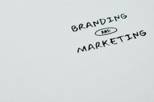 Sign that says Branding vs marketing to symbolise that there are many differences between the two